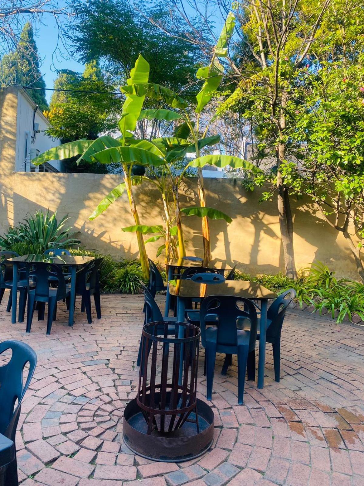 Rosebank Lodge & Backpacker Johannesburg Buitenkant foto
