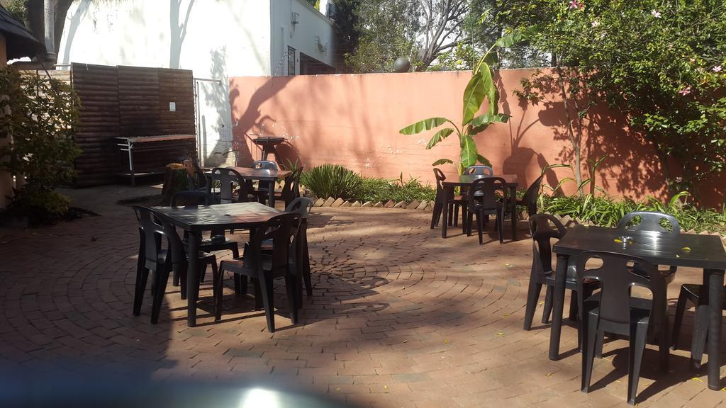 Rosebank Lodge & Backpacker Johannesburg Buitenkant foto